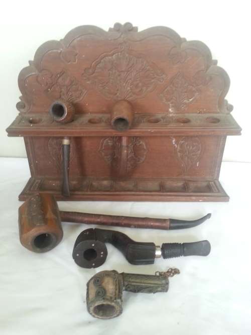 STUNNING CARVED PIPE STAND WITH ADDITION PIPES