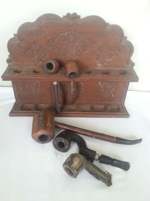 STUNNING CARVED PIPE STAND WITH ADDITION PIPES