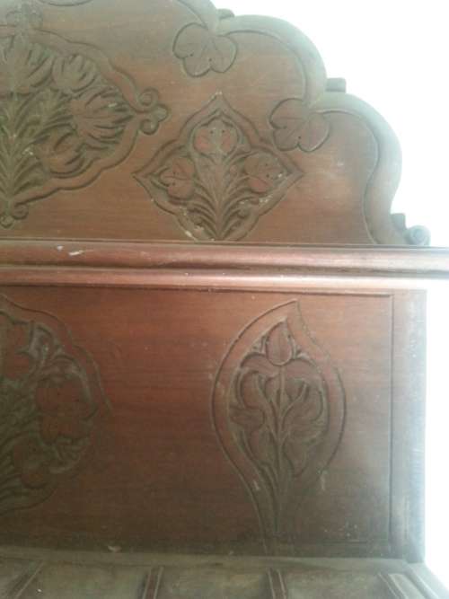 STUNNING CARVED PIPE STAND WITH ADDITION PIPES