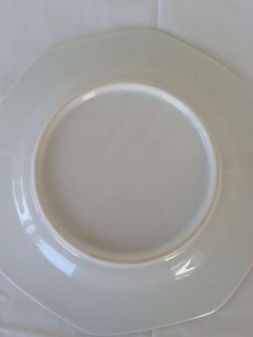 HEXAGONAL IMARI STYLE 19 CM PLATE