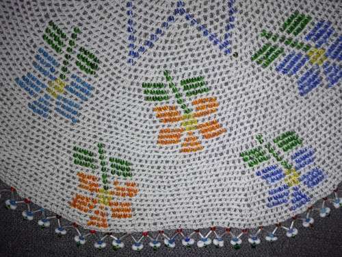 STUNNING VINTAGE BEADED DOILIE / MAT - 30 CM