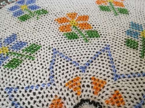 STUNNING VINTAGE BEADED DOILIE / MAT - 30 CM