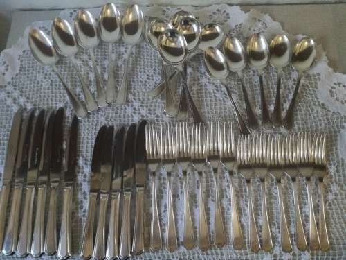 PART (39) PIECE VINTAGE CUTLERY SET