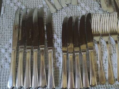 PART (39) PIECE VINTAGE CUTLERY SET