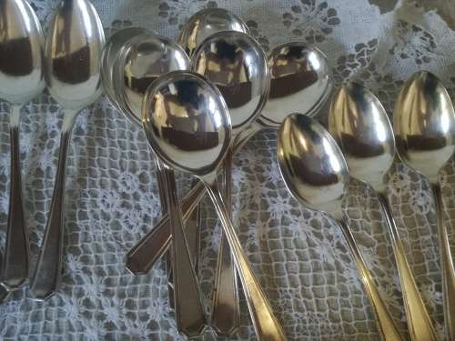 PART (39) PIECE VINTAGE CUTLERY SET