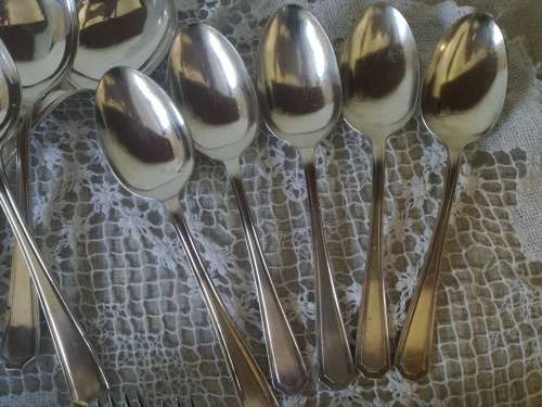 PART (39) PIECE VINTAGE CUTLERY SET