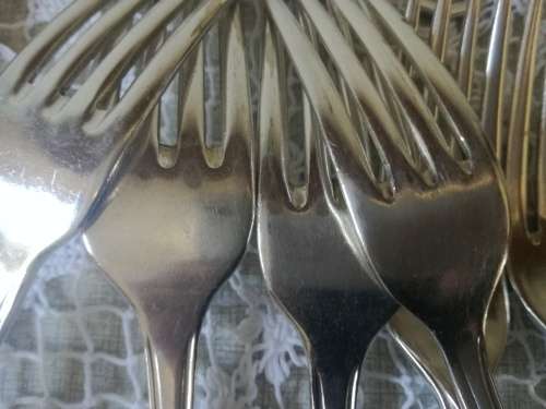 PART (39) PIECE VINTAGE CUTLERY SET