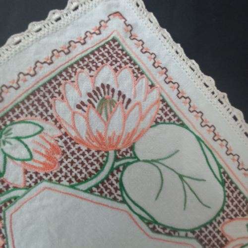 VINTAGE `DECO STYLE` EMBROIDERED TRAY CLOTH