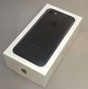 Apple I Phone 7 32 GB Black very closed to brand New
