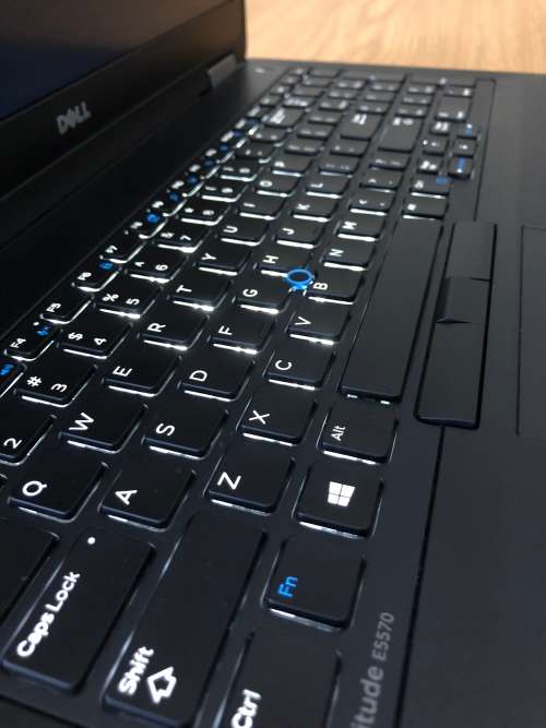 DELL LATITUDE E5570 LAPTOP Core i7 6th Gen 2.8 GHz 8GB Ram 256GB SSD