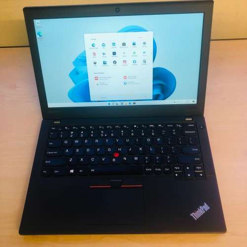Lenovo ThinkPad X260  Core i7-6500U 2.59GHz 8GB Ram  256GB SSD  13,3` HD Graphics 520  2xBattery