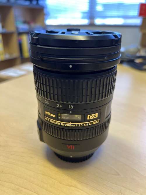 Nikon AF-S 18-200mm f/3.5-5.6 G ED DX VR  Lens  with Kenko 72mm UV Filter  Excellent Condition As Ne