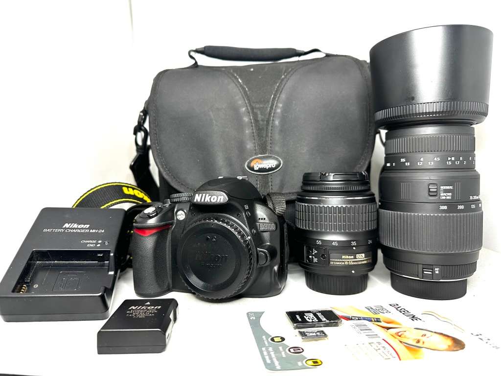 NIKON D3100 with 2 lens and accessories Excellent condition as new