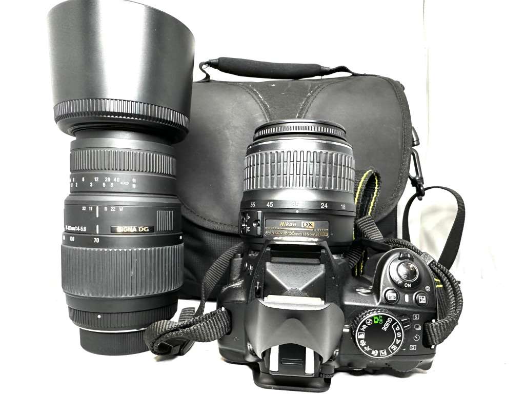 NIKON D3100 with 2 lens and accessories Excellent condition as new