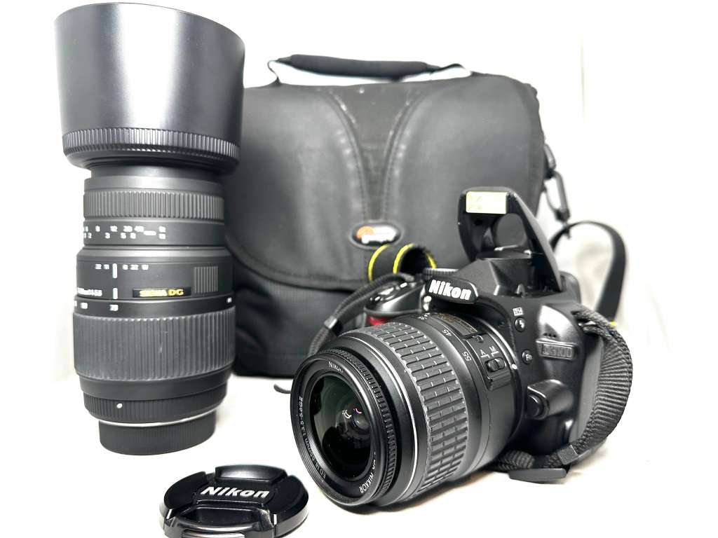 NIKON D3100 with 2 lens and accessories Excellent condition as new