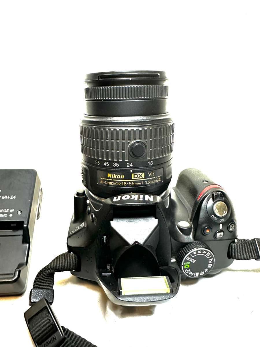 NIKON D3200 with  1x NIKON DX VR 18-55mm Lens  NIKON Battery SD Card
