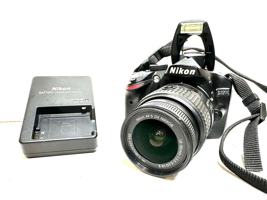 NIKON D3200 with  1x NIKON DX VR 18-55mm Lens  NIKON Battery SD Card
