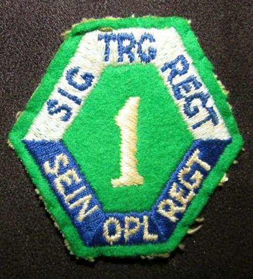 SADF Early 1 Signal Training Regiment Cloth Shoulder Flash
