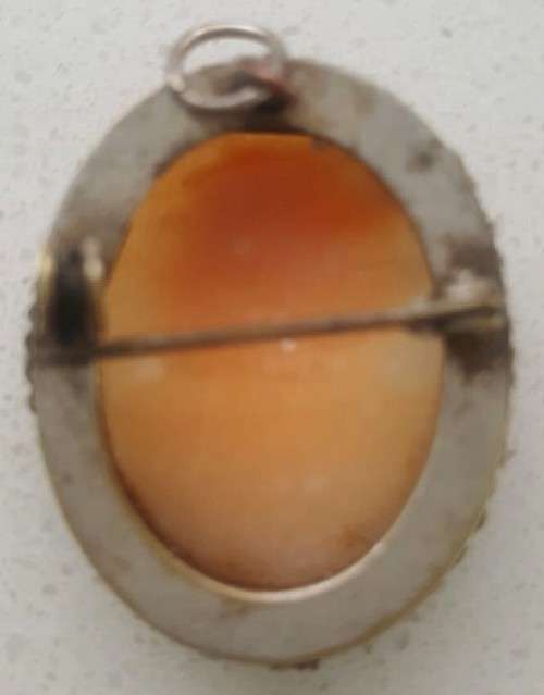 VINTAGE CAMEO BROOCH - 3CM X 2.5CM