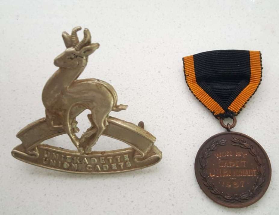 VINTAGE SA UNION CADETS CAP BADGE & MEDAL