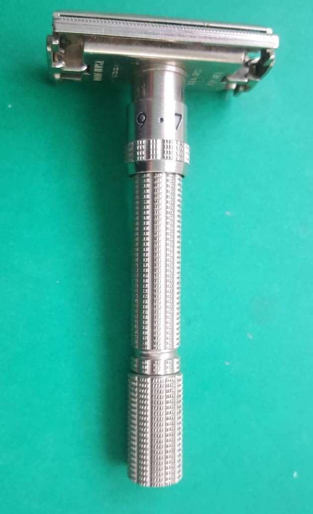 VINTAGE GILLETTE SLIM 1 - 9 ADJUSTABLE SAFETY RAZOR