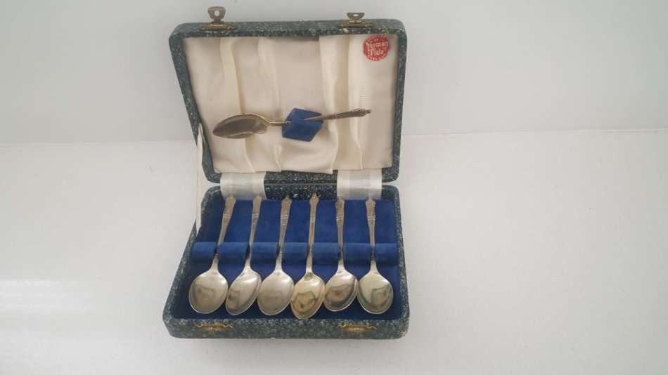 6 VINTAGE APOSTLE  TEASPOONS &  JAM SPOON IN  ORIGINAL BOX