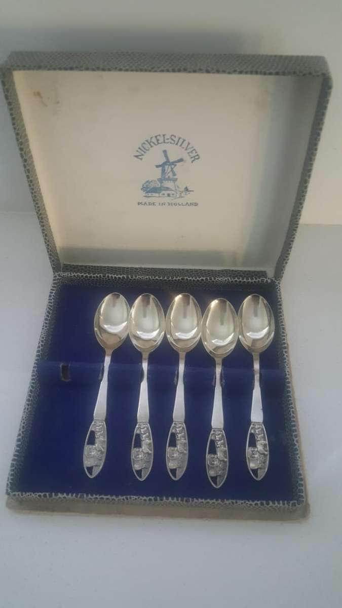 VINTAGE 5 VOORTREKKER  CENTENARY TEASPOONS IN ORIGINAL BOX NICKEL SILVER MADE IN HOLLAND