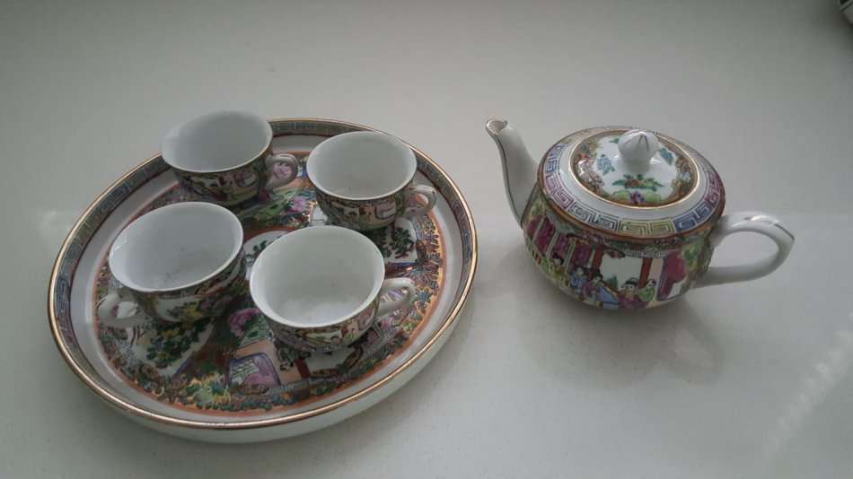 VINTAGE SMALL CHINESE TEA SET