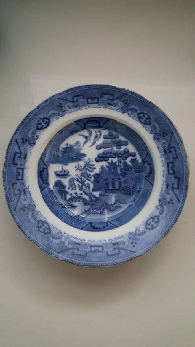 ANTIQUE LARGE BLUE & WHITE CHINESE SCENE DAVENPORT WILLOW SOUP PLATE