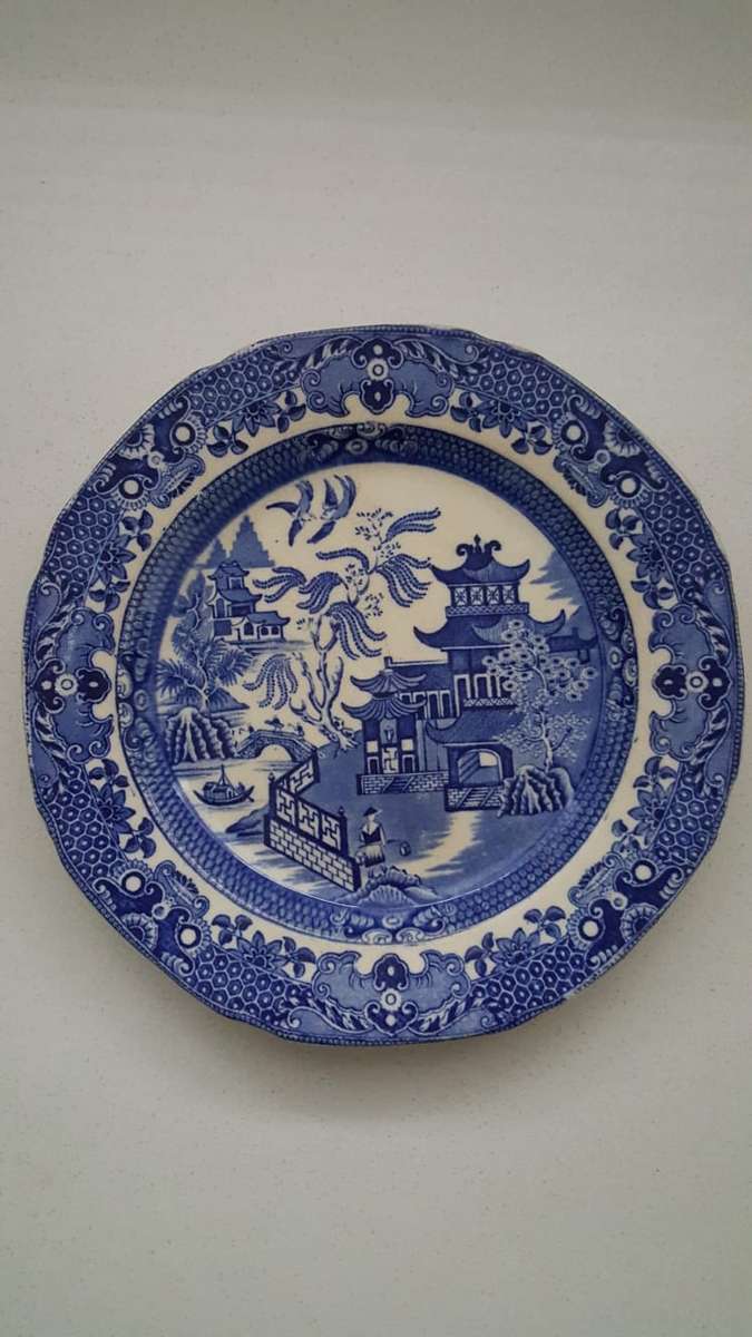 ANTIQUE BURLEIGHWARE WILLOW PATTERN BLUE & WHITE CHINESE SCENE PLATE