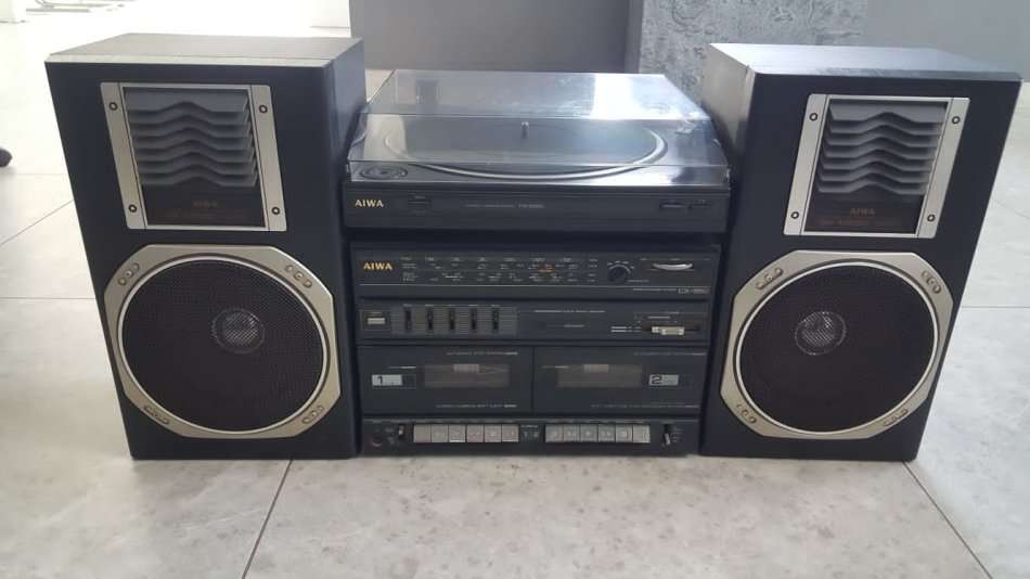 VINTAGE AIWA TURNTABLE, RADIO TUNER, CASETTE SOUND SYSTEM