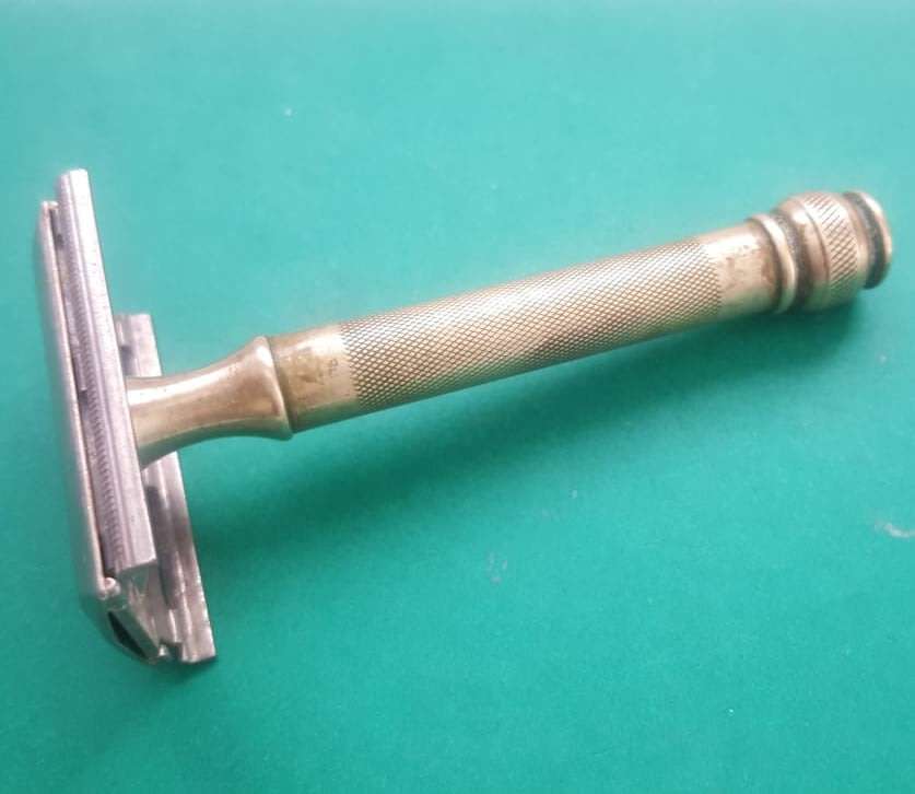 VERY OLD GILLETTE SAFETY RAZOR WITH BRASS HANDLE - MADE IN ENGLAND