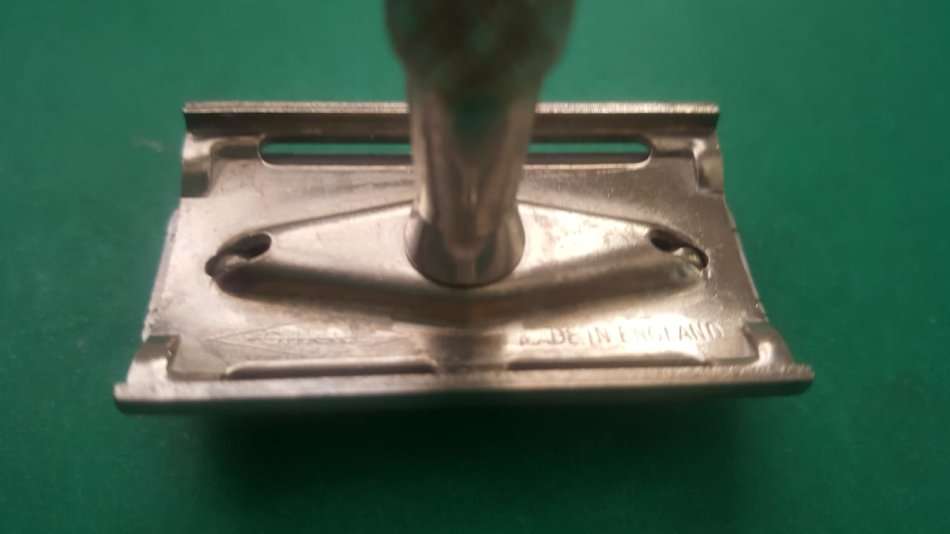 VINTAGE GILLETTE SAFETY RAZOR - MADE IN ENGLAND