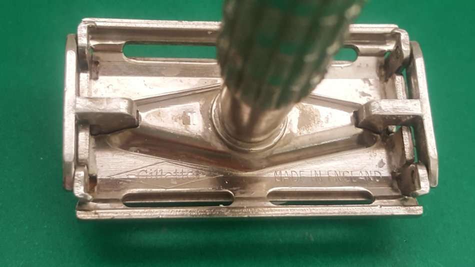 VINTAGE GILLETTE RED TIP SAFETY RAZOR - MADE IN ENGLAND