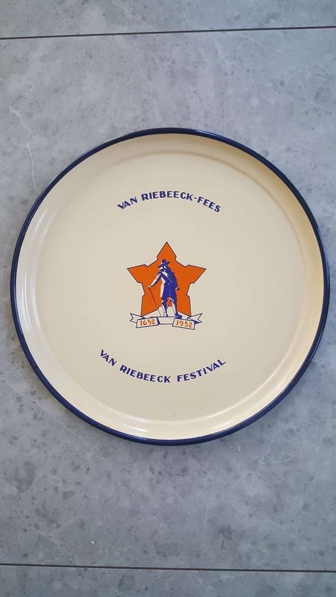 VINTAGE VAN RIEBEECK FESTIVAL 1652 - 1952 METAL & ENAMEL TRAY