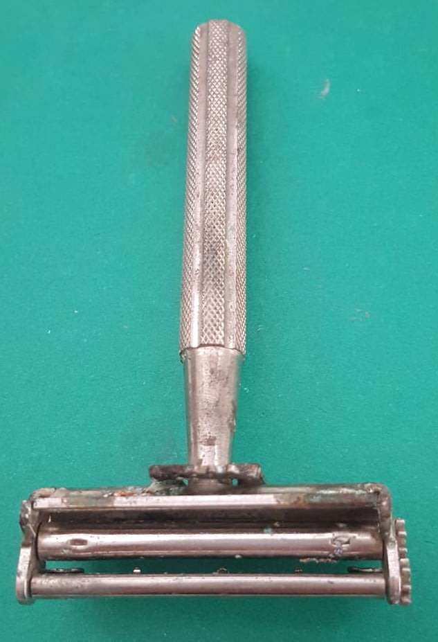 VINTAGE VALET RAZOR