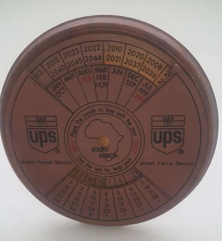 METAL ON WOOD CALENDER DESK STAND