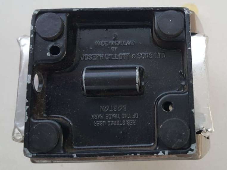 VINTAGE BOSTON 1OO MADE IN ENGLAND PENCIL SHARPENER