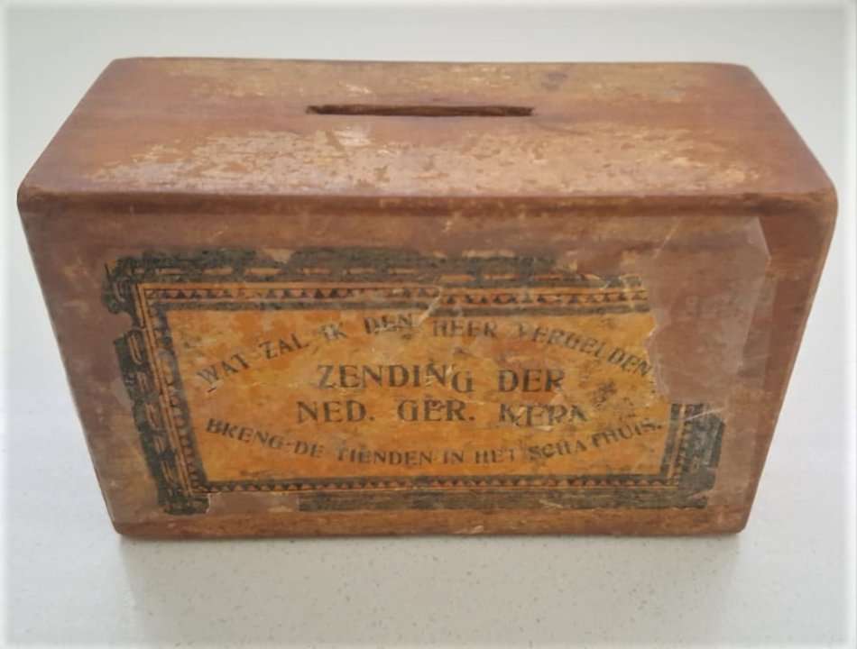 VINTAGE AFRICANA EARLY DUTCH LANGUAGE ZENDING NED GER. KERK WOODEN COLLECTION BOX