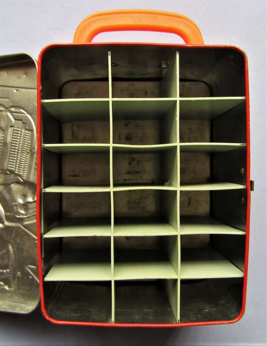 Hot Wheels 18 Car Tin Metal Carry Case