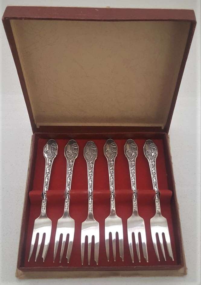 VINTAGE SET OF VOORTREKKER EEUFEES 1838-1938 CAKE FORKS IN ORIGINAL BOX
