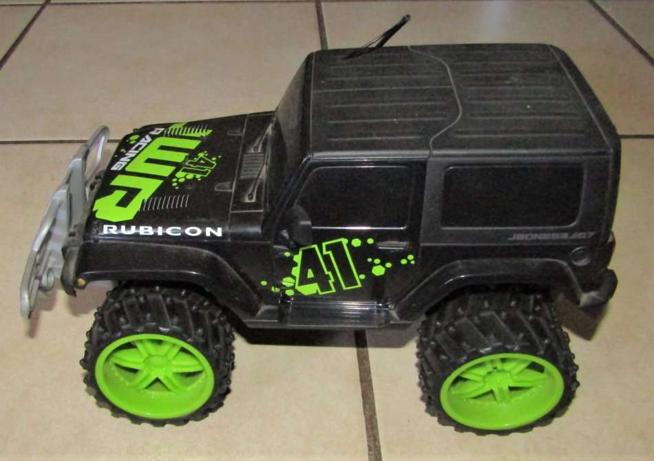 Old Maisto R/C Jeep Wrangler Rubicon