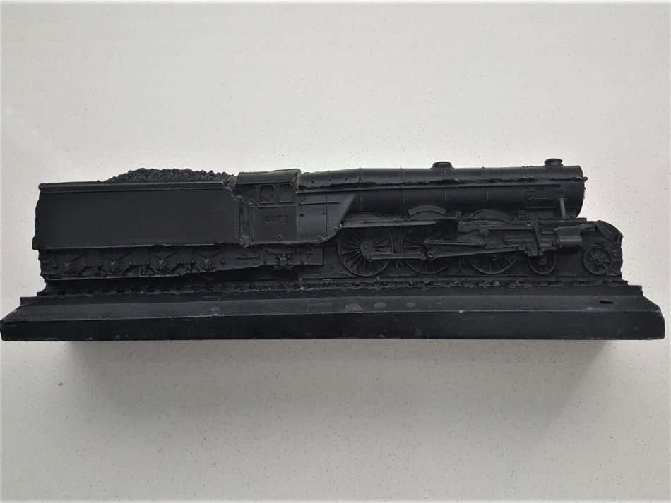 Vintage 1 Kilogram Heavy Steam Locomotive Display