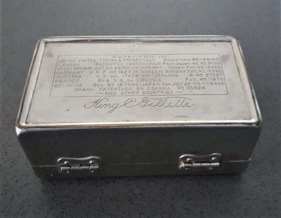 Vintage King Gillette Razor Metal Case