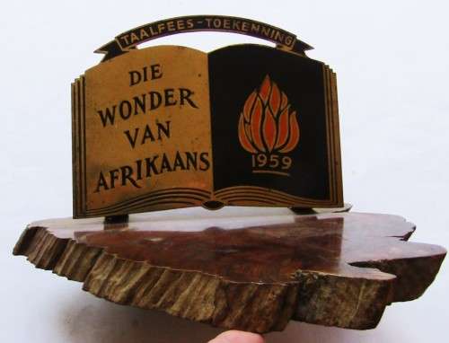 1959 Die Wonder Van Afrikaans - Large Metal on Wood Desk Paque