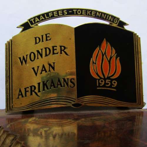 1959 Die Wonder Van Afrikaans - Large Metal on Wood Desk Paque