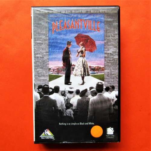 Pleasantville - Tobey Maguire - Fantasy Drama VHS Tape (1998)