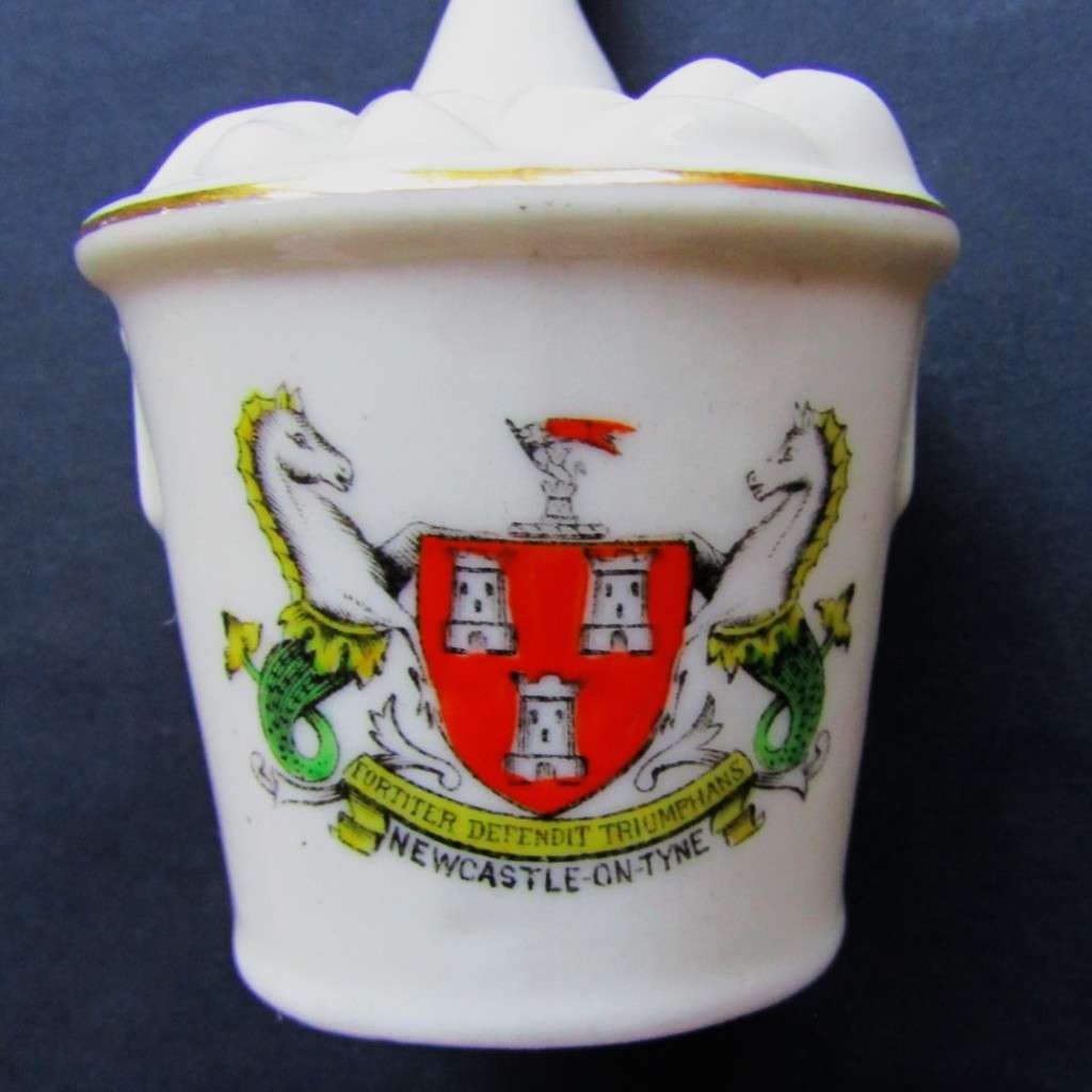 Old Florentine England - Newcastle-on-Tyne - Miniature Crested China Piece