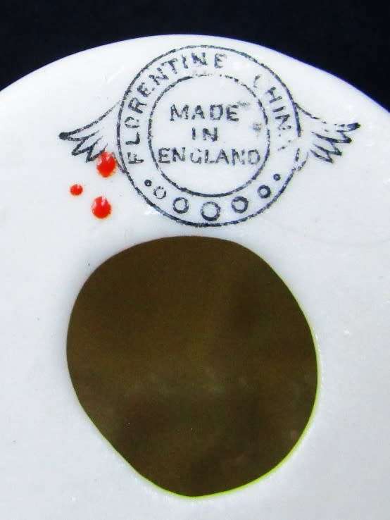 Old Florentine England - Newcastle-on-Tyne - Miniature Crested China Piece