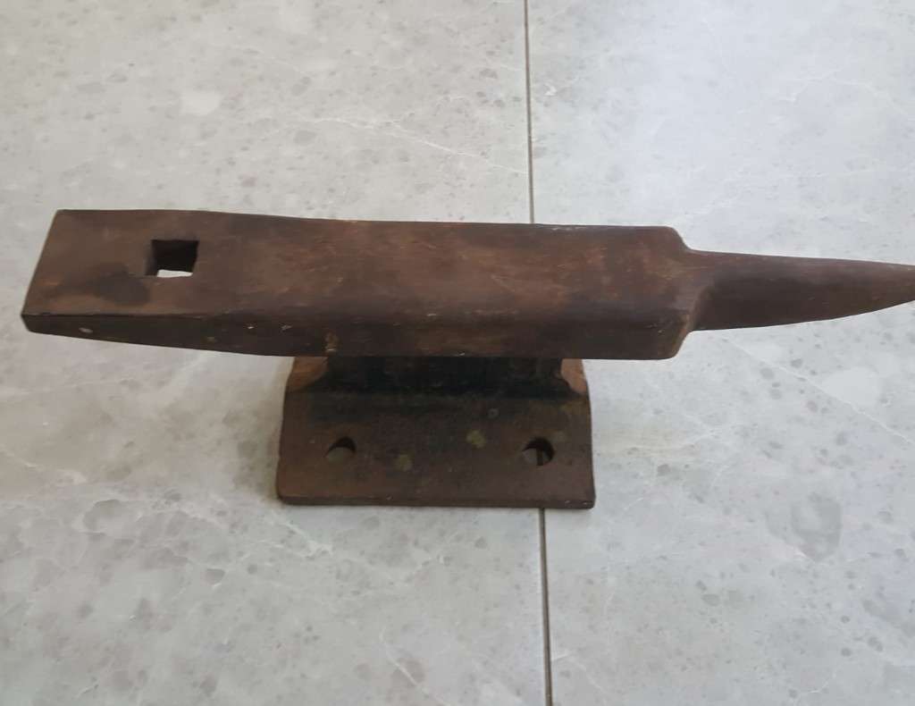 Vintage Anvil - Weight is 5.2kg